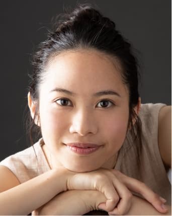 屋比久知奈